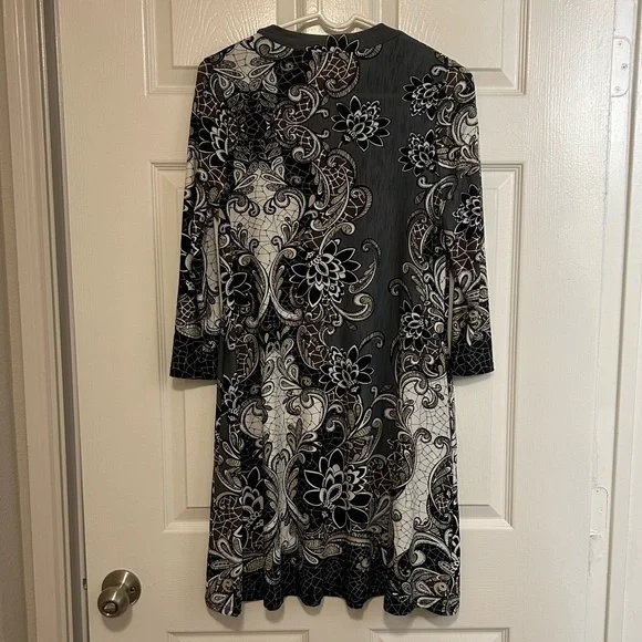 Black and White Floral Dress - Picture 3 of 6